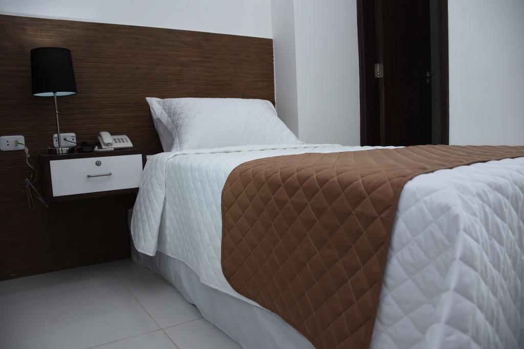 Hotel Plaza 24 Санта-Крус-де-ла-Сьерра Экстерьер фото